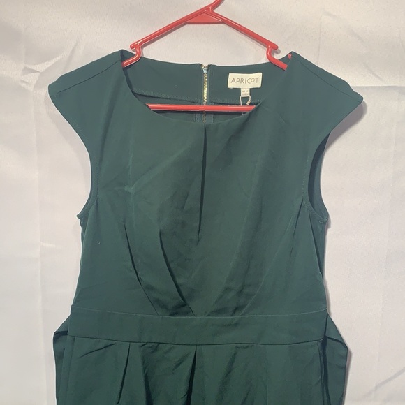 Green Sheath Dress - Picture 3 of 4